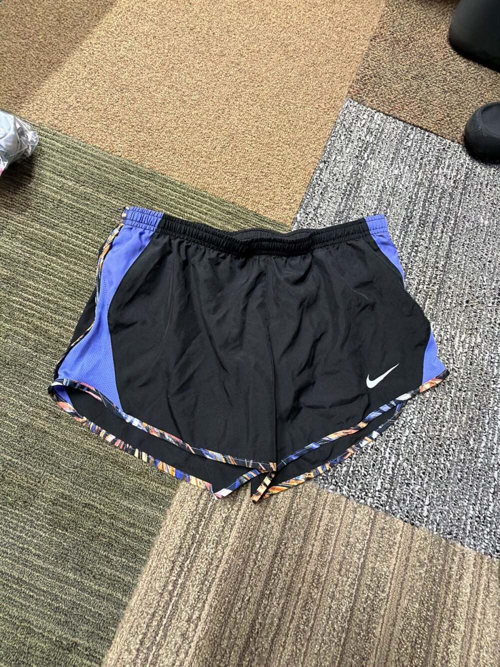 Nike Dri-Fit Running Shorts Women's Size Medium Black Purple Patterned - Picture 1 of 2